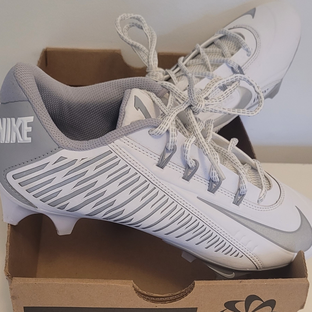 Nike White and Gray Sneakers - Picture 5 of 9